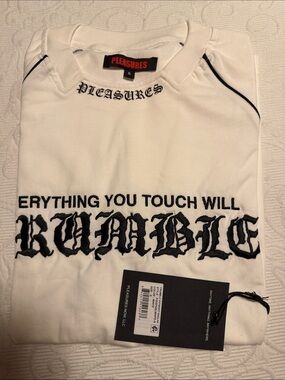 Pleasures Crumble Heavy weight Raglan Men’s White Graphic Tee NWT. Small